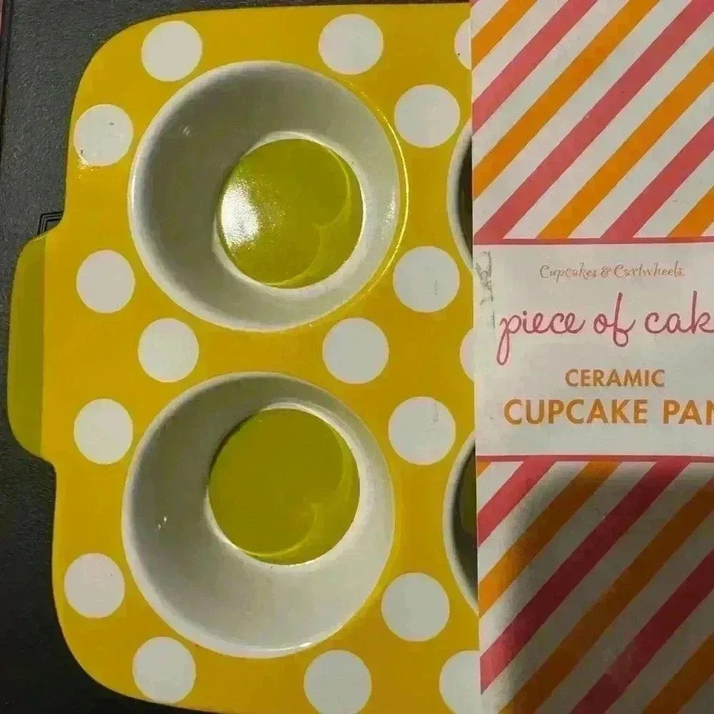 NWOT Cupcakes and Cartwheels Ceramic Cupcake Pan